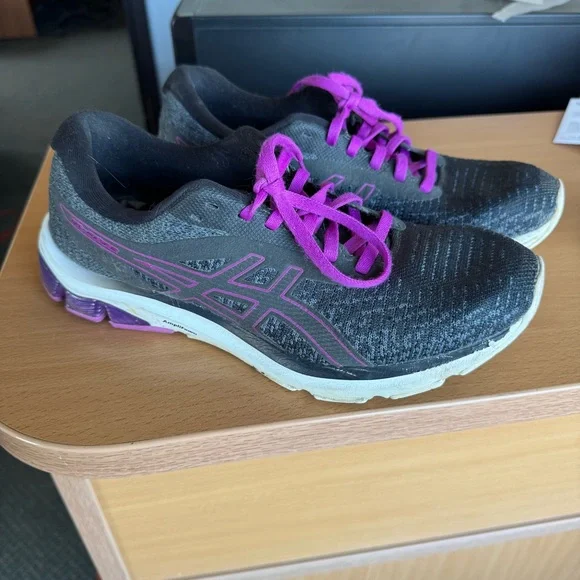 ASICS Athletic Shoes/Runners - Picture 2 of 9